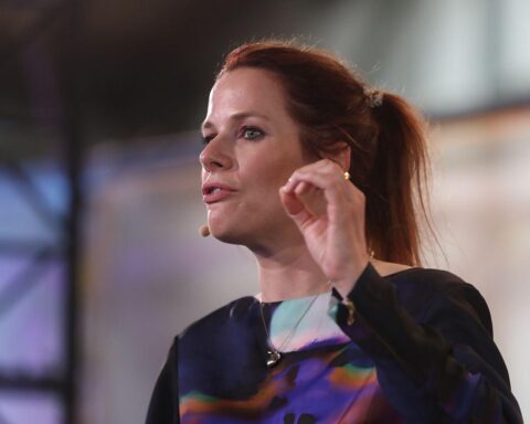 Florence Gaub spricht über Deutschlands Sicherheitsgefühl und Putins Zermürbungstaktik im Kontext des Krieges.