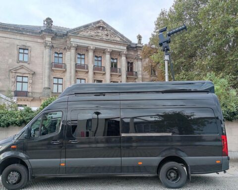 Drohnen-Abwehrmaßnahmen: Einsatz von Polizei zur Bekämpfung illegaler Drohnenflüge in Deutschland.