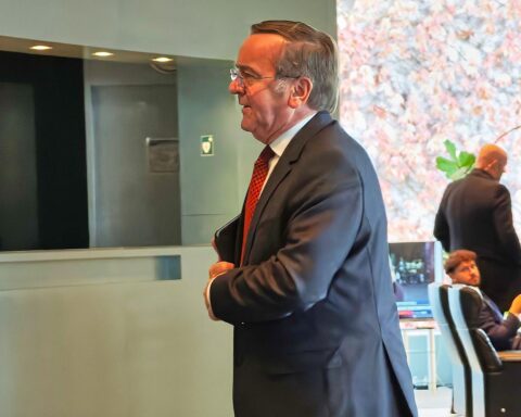 Boris Pistorius spricht engagiert über Demokratie, Menschenwürde und die Verantwortung des Journalismus.