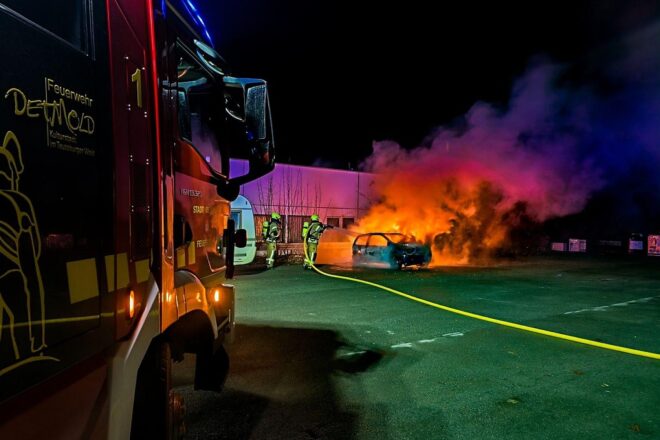 Pkw-Brand in Detmold gefährdet Wohnwagen