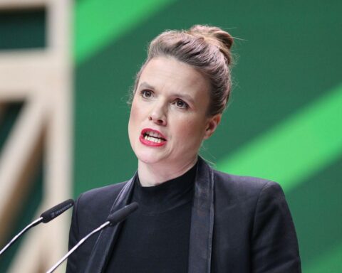 Terry Reintke in Brüssel, im Kontext der EU-Debatten über Lieferkettengesetz und Rechte.