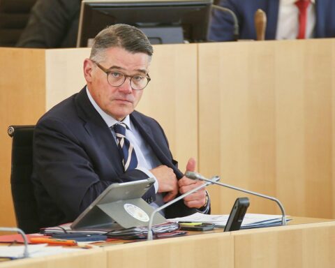 Boris Rhein verurteilt Gießener Ausschreitungen und fordert Distanzierung von linken Parteien.