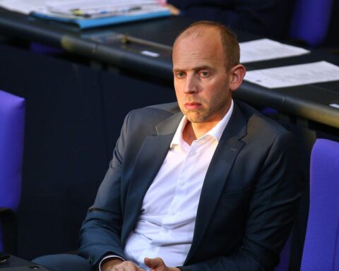 Dennis Rohde betont friedliche Lösung für Taiwan-Konflikt, bevor Klingbeils China-Reise beginnt.