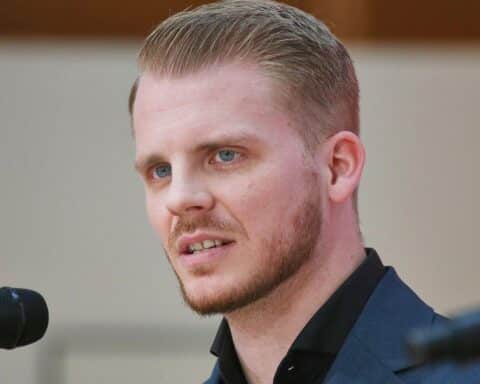 Tim Klüssendorf diskutiert Bürgergeld-Reform und soziale Gerechtigkeit in Berlin.