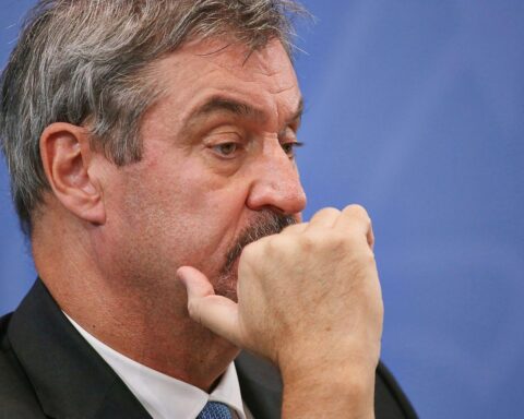 Markus Söder steht im Mittelpunkt der politischen Kontroversen zur Finanzpolitik in Bayern.