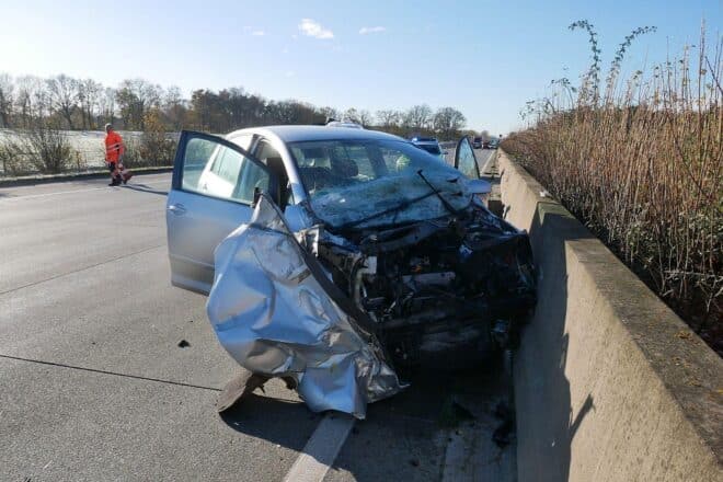 Schwerer Unfall auf A1 bei Sittensen mit einem Schwerverletzten