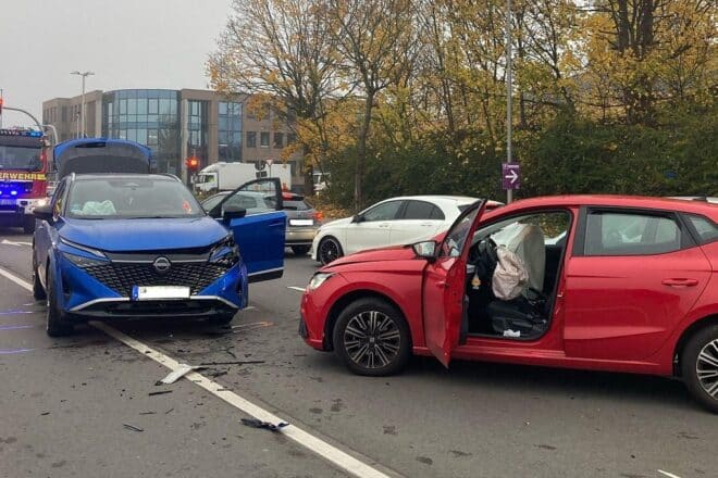 Schwerer Unfall in Monheim durch Fahrerflucht