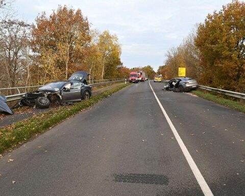 Verkehrsunfall mit Feuerwehr- und Rettungseinsatz auf Kreisstraße K205 zwischen Sottrum und Fährhof.