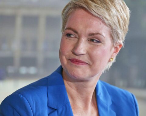 Manuela Schwesig diskutiert Rentenreform, betont soziale Gerechtigkeit und offene Gespräche mit CDU und CSU.