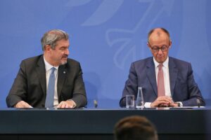 Markus Söder und Friedrich Merz unterstützen gemeinsam die Rentendebatte beim Deutschlandtag der Jungen Union.