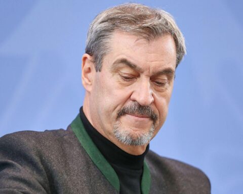 Markus Söder spricht ernst über Koalitionspolitiken und warnt vor Radikalisierung in Deutschland.