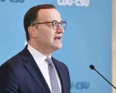 Jens Spahn kritisiert die Linkspartei; Spannungen zwischen Parteien und Wahlen in Berlin.