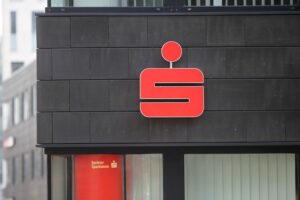 Sparkassen rechnen 2025 mit Gewinnrückgang Einblick in die Sparkassen-Welt: Finanzberatung, Baufinanzierungen und wirtschaftliche Entwicklung in Deutschland.