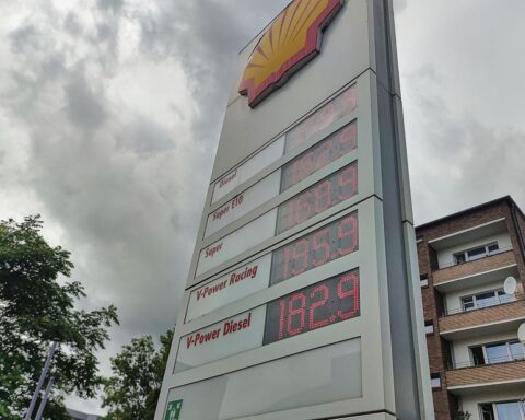 Eine Shell-Tankstelle mit geringer Preisänderung für Benzin und Diesel in Deutschland.