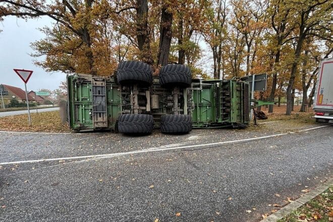 Traktorunfall in Wöbbelin verursacht 150.000 Euro Schaden