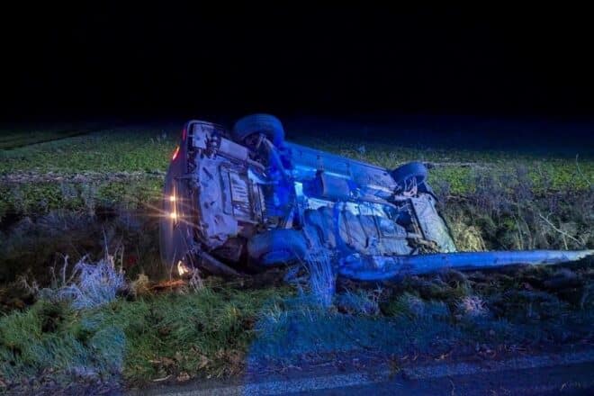 VW-Bus auf Autobahn 26 ausgebrannt