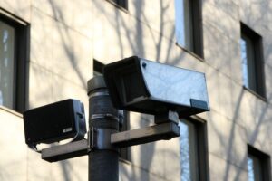 Mobile Überwachungskameras im Celtispark zur Straftatenbekämpfung und Sicherheitssteigerung.