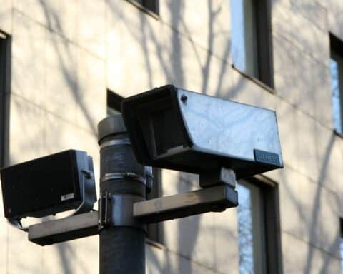 Mobile Überwachungskameras im Celtispark zur Straftatenbekämpfung und Sicherheitssteigerung.