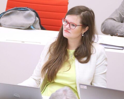 Vier Abgeordnete verlassen BSW: Parteiausstiege wegen autoritärem Klima im Brandenburger Landtag.