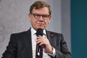 Johann Wadephul telefoniert mit internationalen Partnern über den Ukraine-Konflikt und Friedensgespräche.