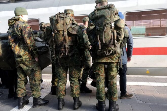 Wehrbeauftragter fordert positiven Umgang mit Musterung