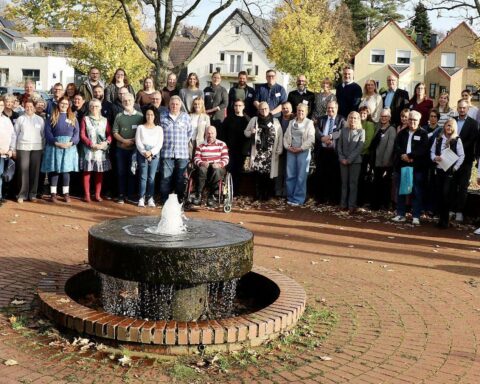 Teilnehmende der Armutskonferenz diskutieren Lösungen für Kinder- und Jugendarmut in Recklinghausen.