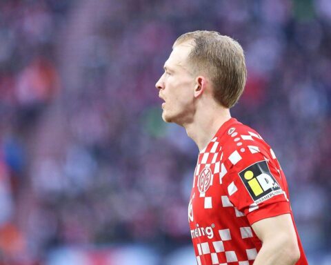 Kicker im Duell: Mainz 05 gegen FC St. Pauli, 0:0, defensive Schlacht.