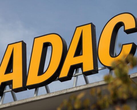 Ein ADAC-Vertreter diskutiert Vorschläge für Klimaschutz und Verkehrspolitik in Europa.