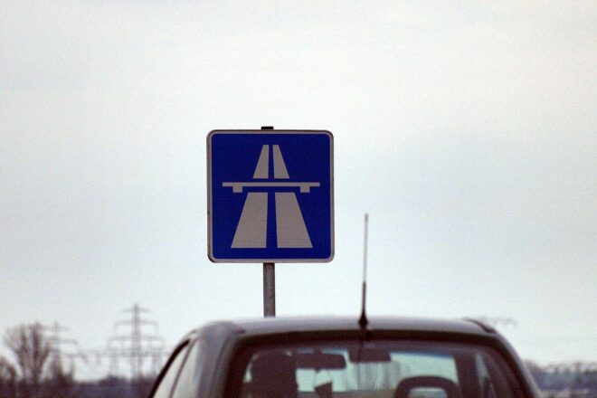 Acht Autos auf A96 bei Memmingen in Unfall verwickelt