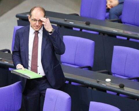 Bundesregierung unter Druck wegen Rücknahme von Aufnahmezusage für notleidende Afghanen.