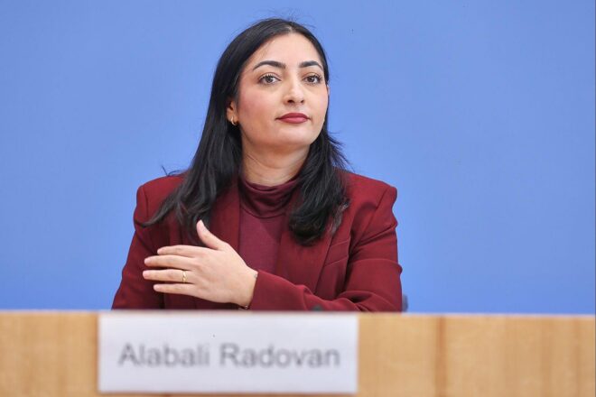 Alabali Radovan will mehr Aufträge für deutsche Firmen in Ukraine