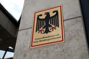 Anklage gegen rechtsextreme Jugend-Terrorzelle: Mitglieder vor Gericht für Anschläge und Körperverletzung.