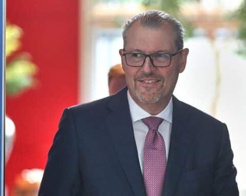 Rainer Dulger betont Anerkennung für Unternehmer und Zusammenarbeit von Politik und Wirtschaft.