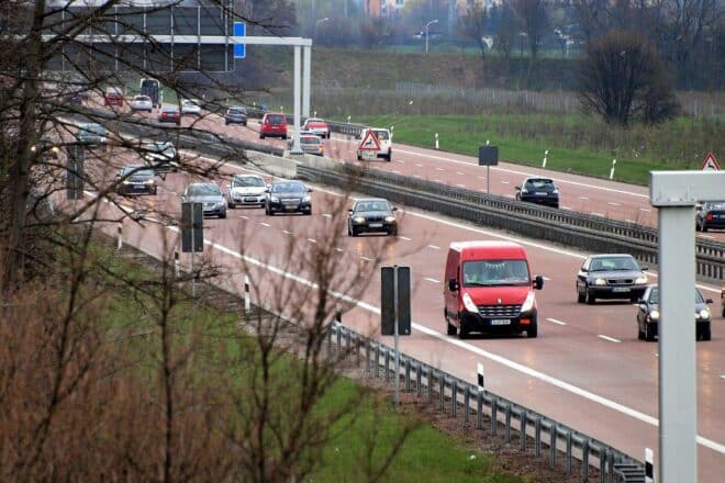 Auffahrunfall auf A6 bei Viernheim verletzt eine Person leicht