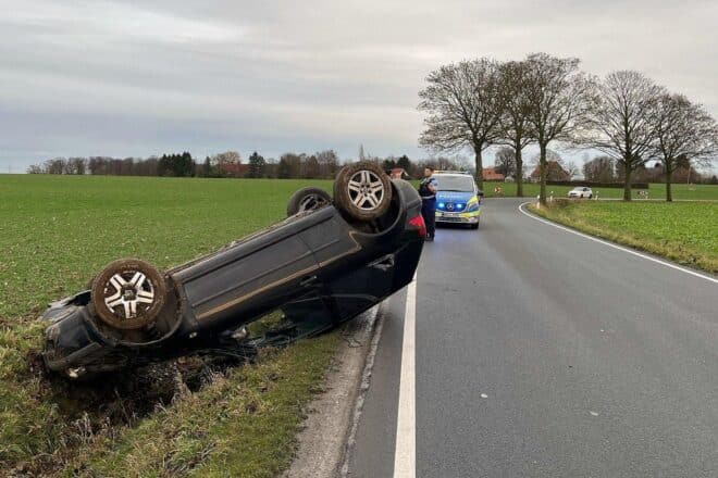 Autofahrer bei Überschlag in Bielefeld leicht verletzt