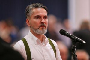 Fabio De Masi, neuer BSW-Parteichef, positioniert sich gegen AfD-Koalitionen und favorisiert Expertenregierungen.