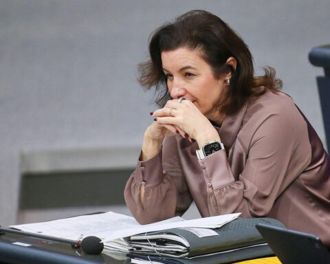 Dorothee Bär und Alois Rainer diskutieren Gentechnik-Entwicklungen für nachhaltige Landwirtschaft in Berlin.