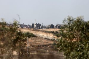 Annalena Baerbock diskutiert humanitäre Hilfe und Frieden im Gazastreifen. Konflikt und Kinder betroffen.