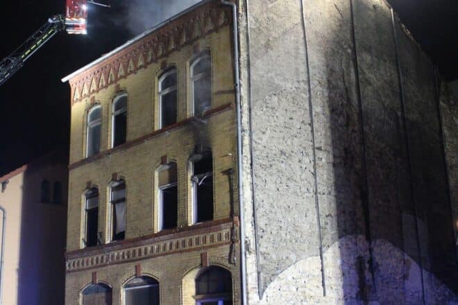 Brand in Mehrfamilienhaus in Mühlhausen