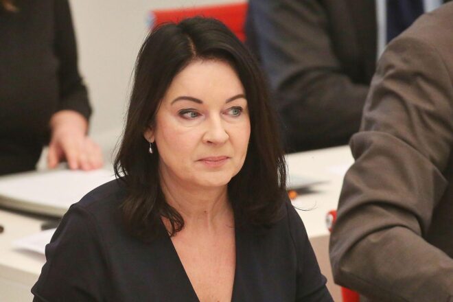 Brandenburgs Gesundheitsministerin fordert Nachbesserungen am Sparpaket für Krankenkassen