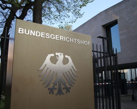 Bundesgerichtshof-Urteil über Drogenhandel: achtköpfige Bande verurteilt, Drogen auf Festivals verkauft.