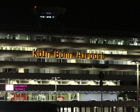 Flughafen Köln/Bonn, Bundespolizei, Festnahme, Reisender, Haftbefehl, Drogenhandel, Justizvollzugsanstalt.