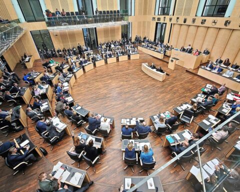 Bundesratssitzung zur Verabschiedung des Rentenpakets; wichtige politische Entscheidungen in Berlin.