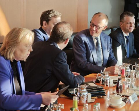 Bundesregierung tagt, positive Bilanz des "Herbst der Reformen", Gesetzentwürfe, Fortschritte in wichtigen Themen.