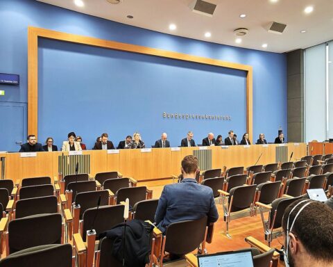 Regierungssprecher erklärt EU-Deal zu russischen Vermögen und Unterstützung für die Ukraine.