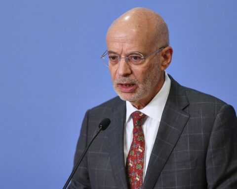 Alan Meltzer leitet interimistisch die US-Botschaft in Berlin, während diplomatische Spannungen wachsen.