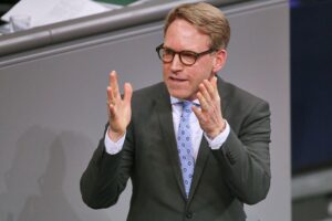 Marc Henrichmann spricht über Zivilschutz und Krisenvorbereitung im Bundestag.