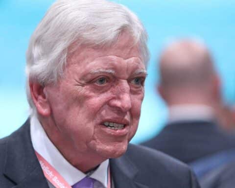 Volker Bouffier kritisiert Jens Spahn und warnt vor einer Annäherung an die AfD.