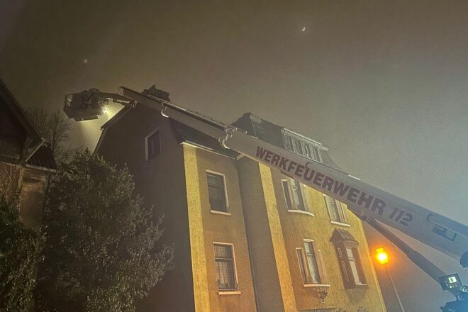 Dachstuhlbrand in Wetter (Ruhr) nach Einsatz von über 14 Stunden gelöscht