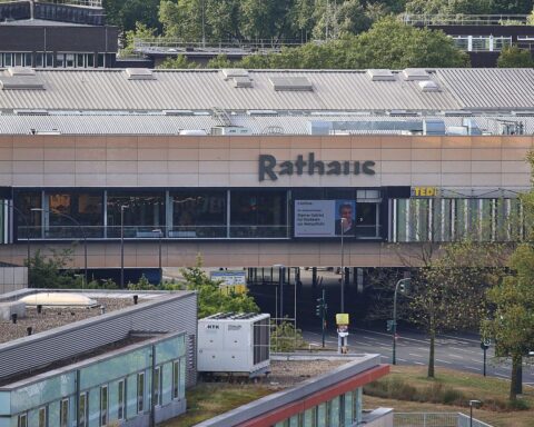 Rathaus in Essen, Symbol für kommunale Finanzkrise und notwendige Soforthilfe für Städte.